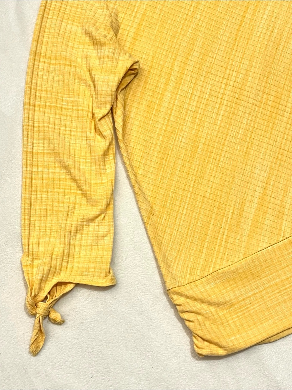 Apt. 9 Women’s Yellow Tie-Sleeve Quarter Sleeve Top Textured & Ruched Sides Lg - Picture 3 of 16